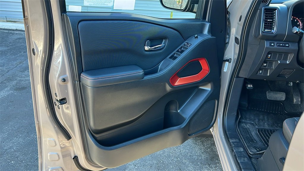 Used 2022 Nissan Frontier Pro-X w/ Technology Package image 13