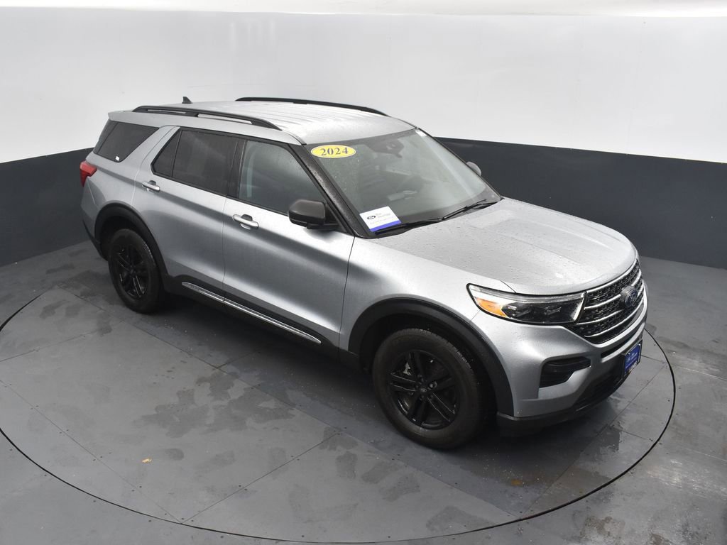 Certified 2024 Ford Explorer XLT w/ Class IV Trailer Tow Package image 33