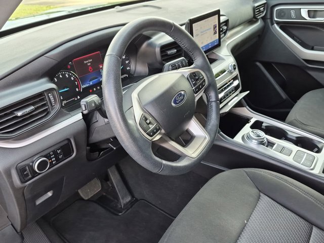 Certified 2023 Ford Explorer XLT RWD image 17