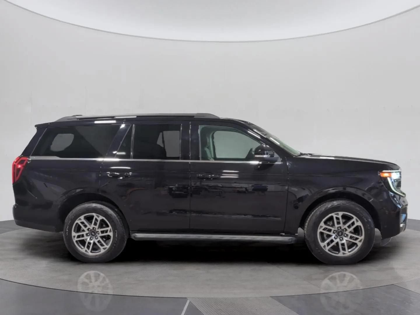 Certified 2025 Ford Expedition Active AWD/4WD image 9