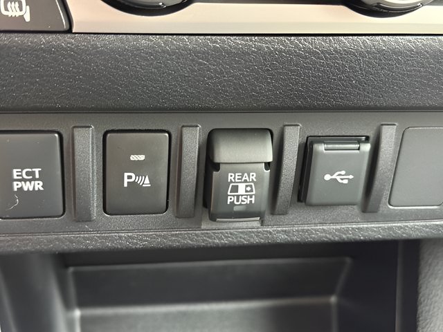 Used 2021 Toyota Tacoma SR5 AWD/4WD image 11