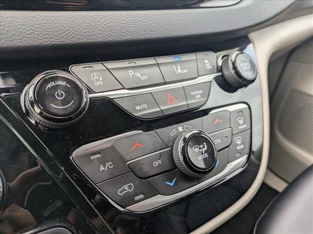Used 2024 Chrysler Pacifica Touring-L FWD image 12