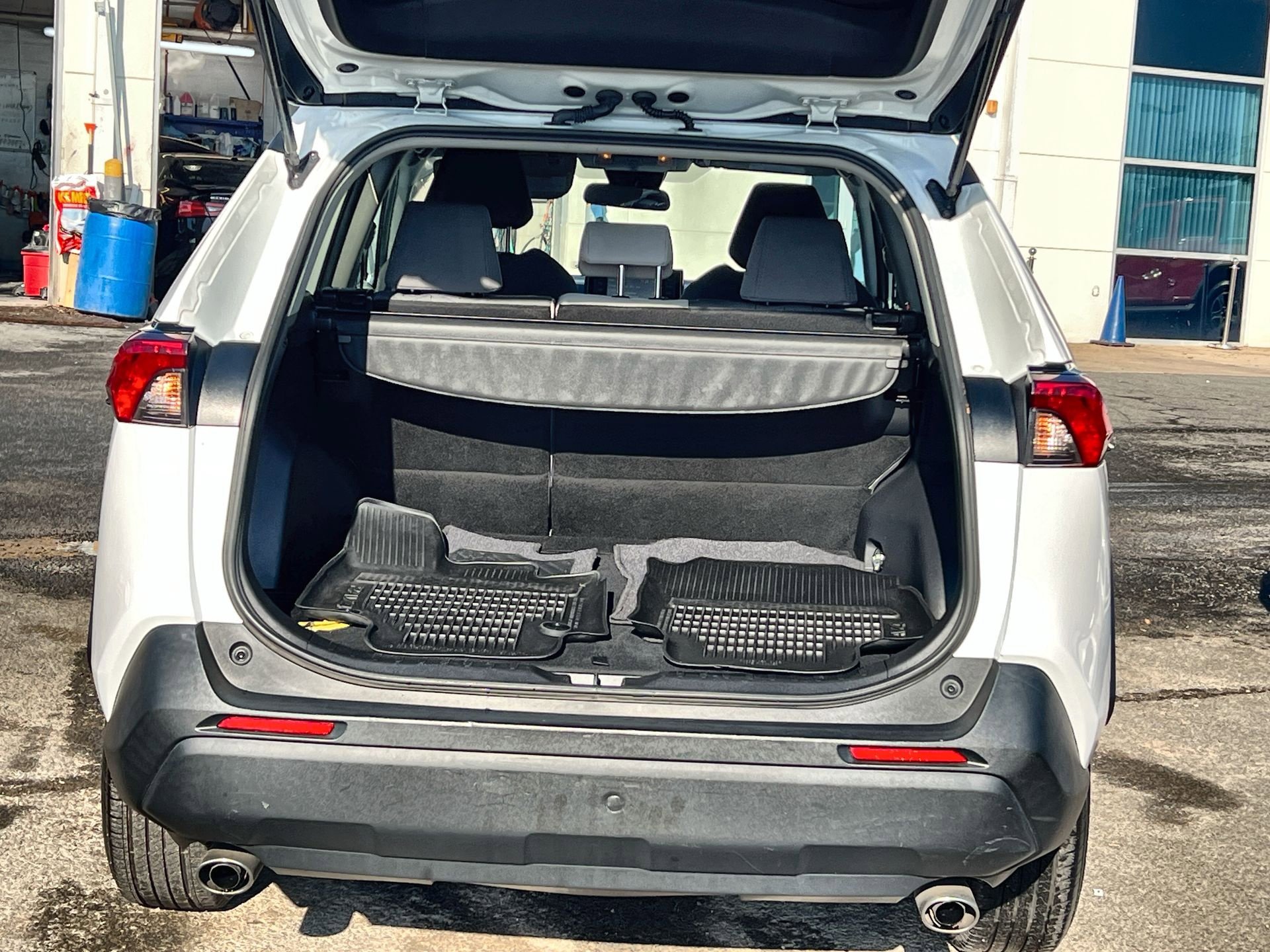 Used 2020 Toyota RAV4 XLE image 24