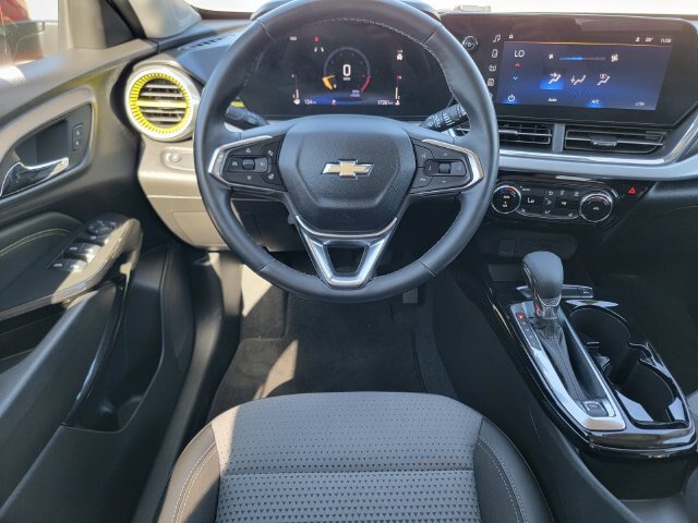 Used 2024 Chevrolet Trax LT w/ Driver Confidence Package FWD image 30