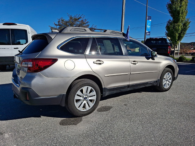 Used 2018 Subaru Outback 2.5i Premium AWD/4WD image 16