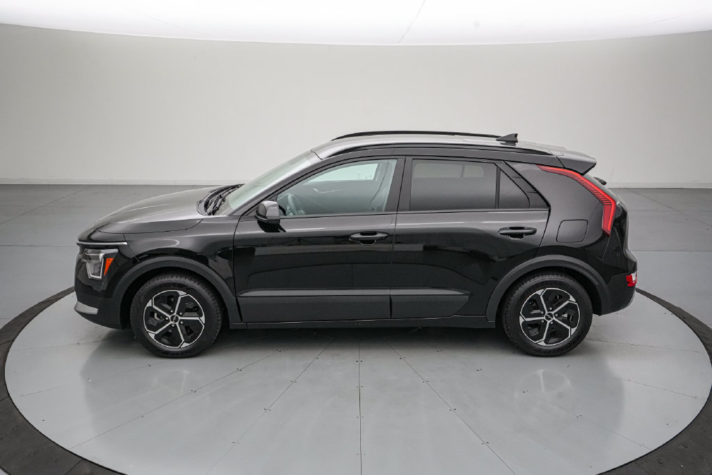 Used 2025 Kia Niro LX FWD image 7