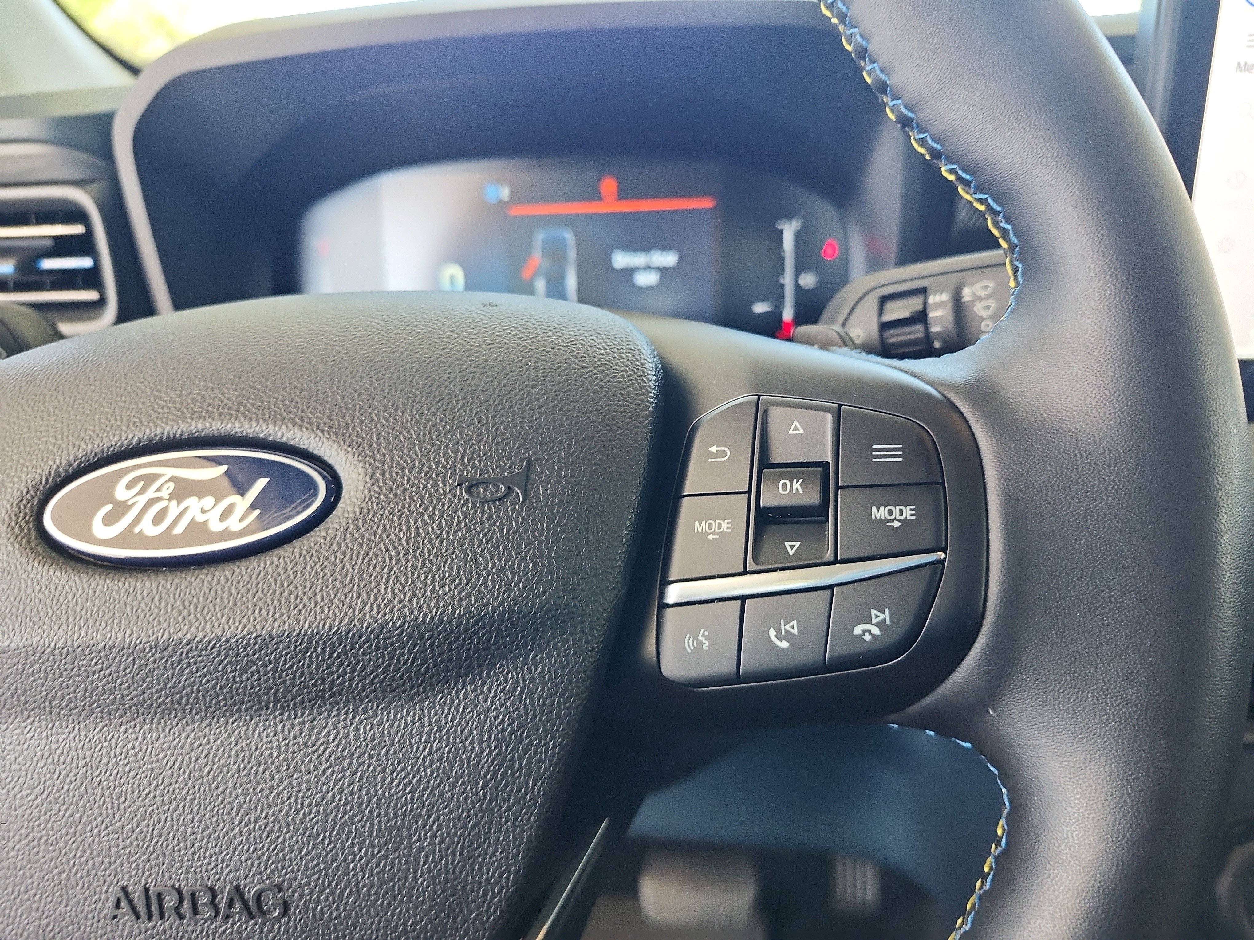 Certified 2025 Ford Maverick Lobo AWD/4WD image 32