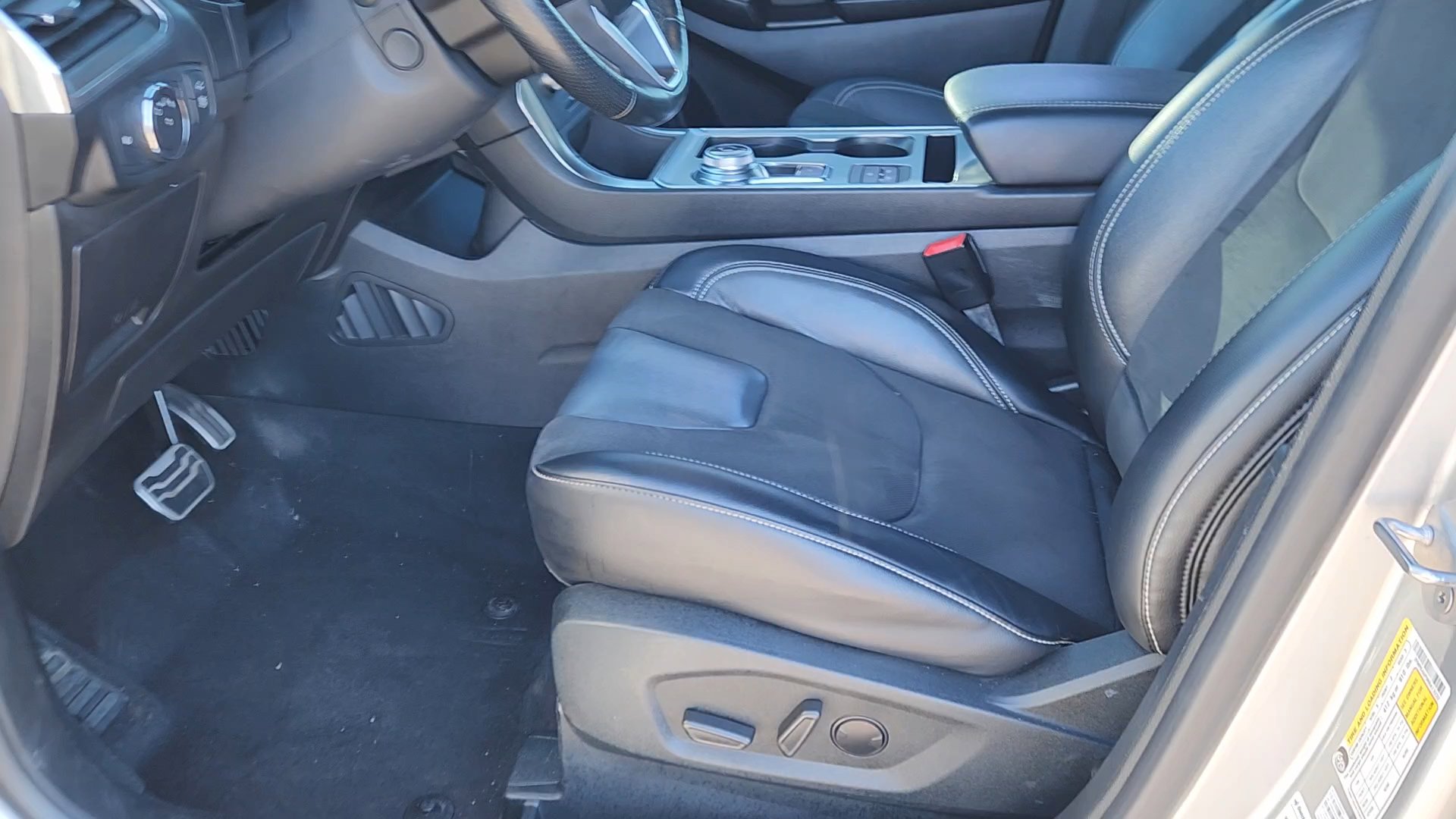 Certified 2022 Ford Edge ST w/ Equipment Group 401A image 20