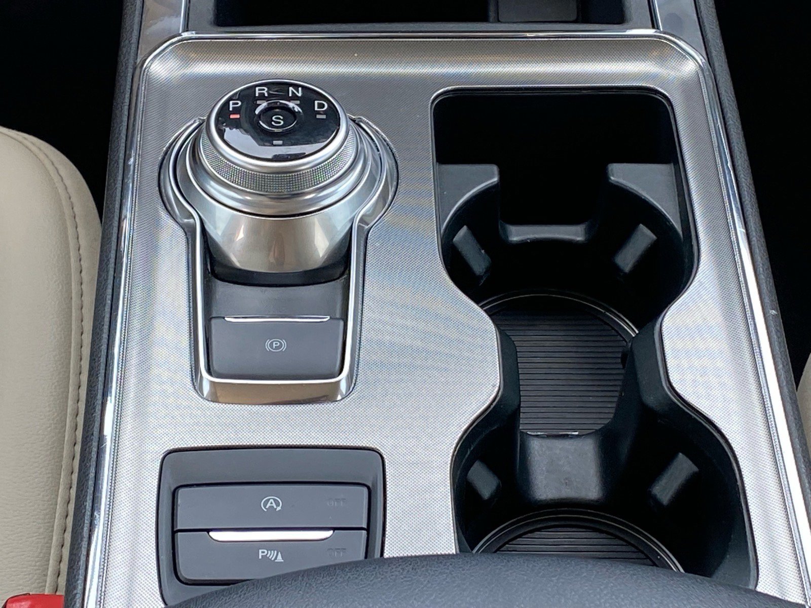 Certified 2022 Ford Edge Titanium image 11