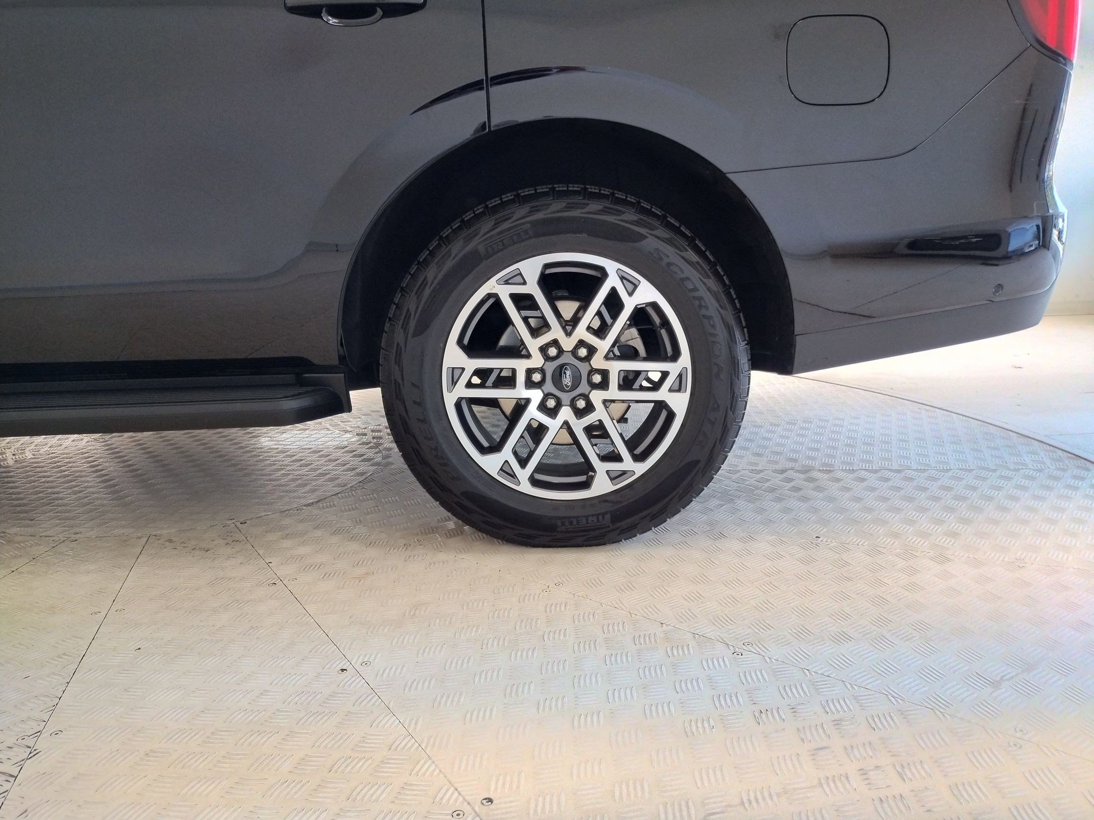 Certified 2025 Ford Expedition Active image 13