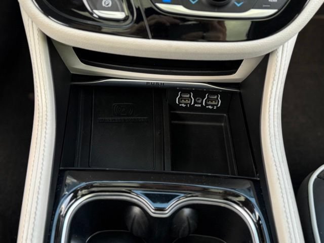 Used 2023 Chrysler Pacifica Limited FWD image 31
