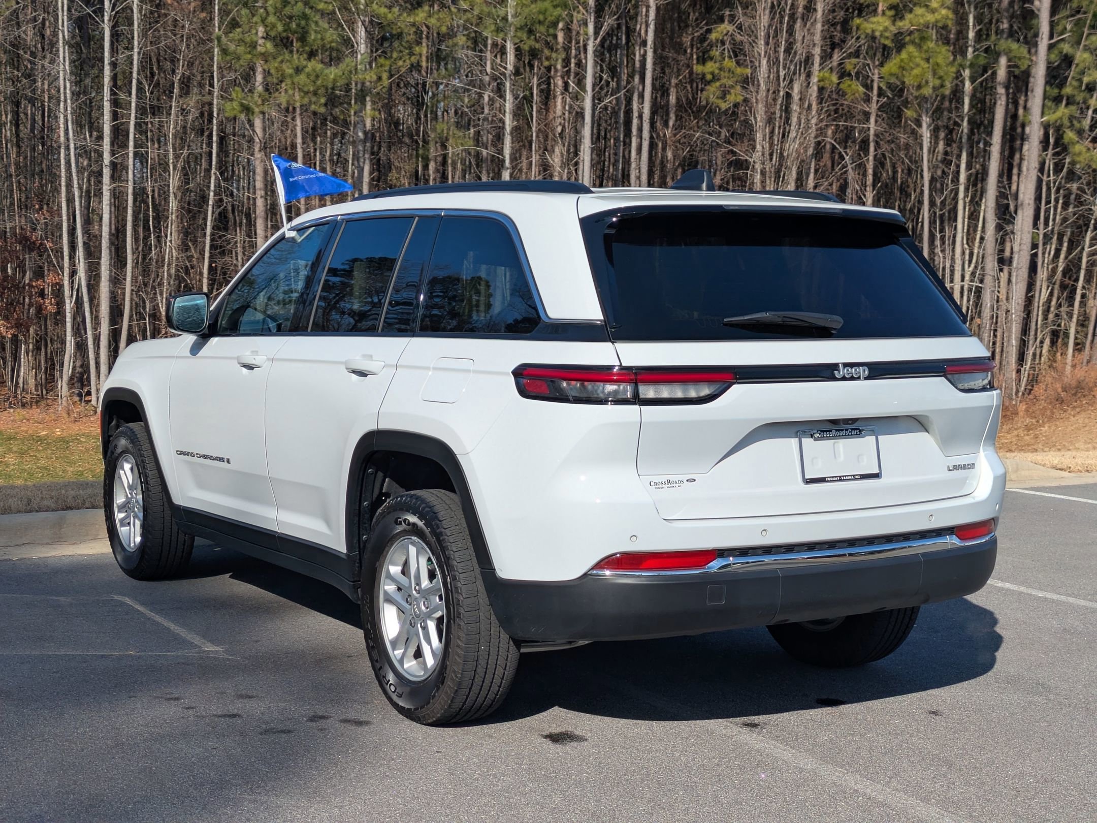 Used 2025 Jeep Grand Cherokee Laredo w/ Luxury Tech Group I image 2