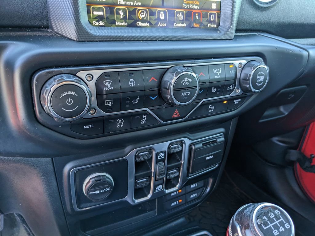 Used 2019 Jeep Wrangler Unlimited Sahara w/ Dual Top Group AWD/4WD image 22