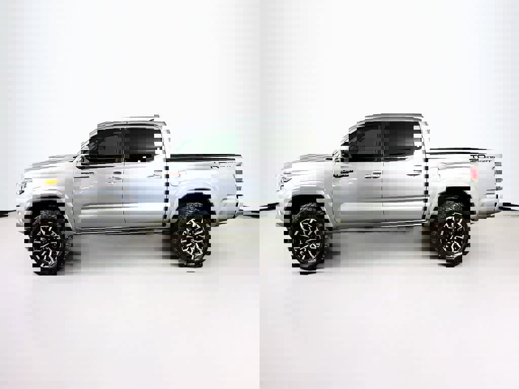 Used 2022 Toyota Tacoma TRD Sport image 2