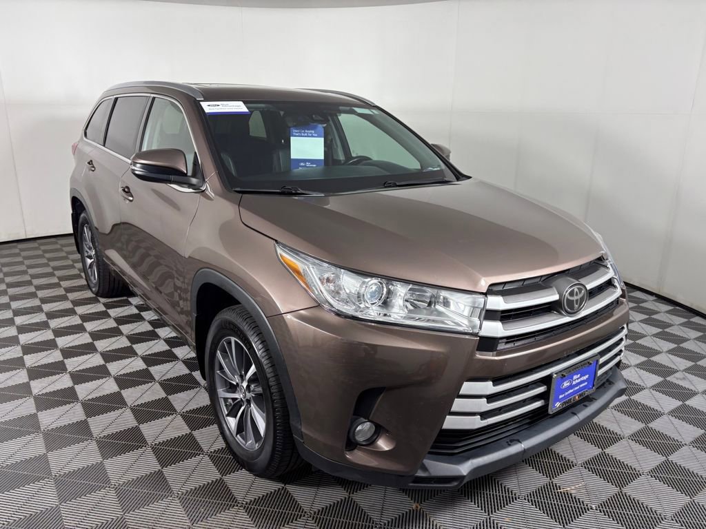 Used 2017 Toyota Highlander XLE image 7