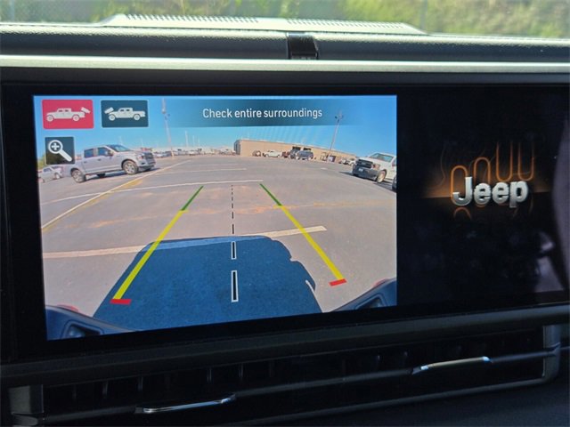 Used 2025 Jeep Gladiator Mojave w/ Convenience Group image 25