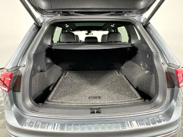 Used 2022 Volkswagen Tiguan SEL R-Line AWD/4WD image 28
