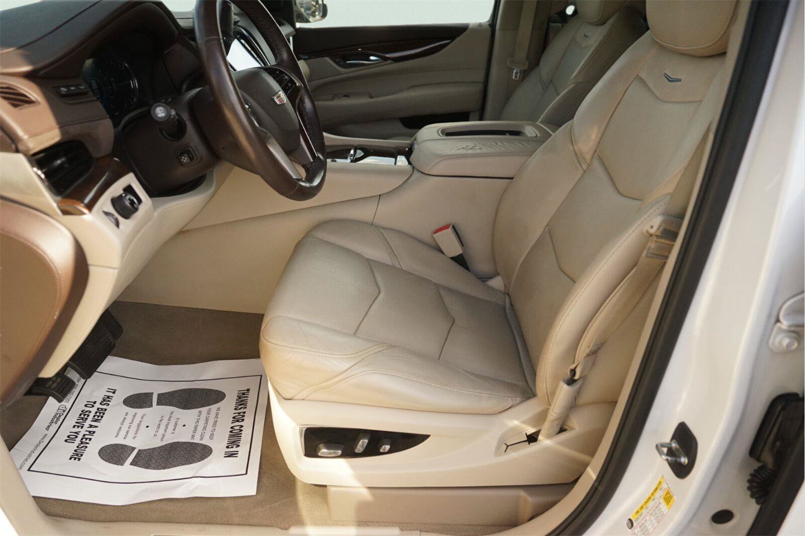 Used 2017 Cadillac Escalade Luxury RWD image 9