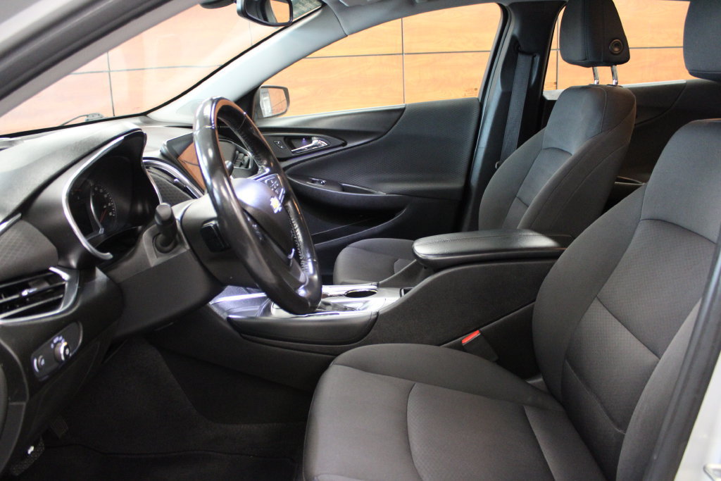 Used 2018 Chevrolet Malibu LT FWD image 17