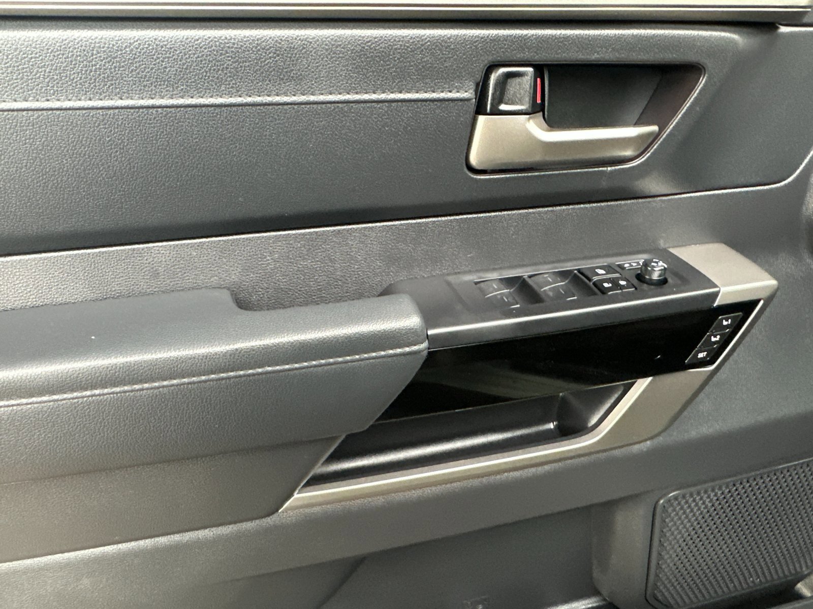 Used 2024 Toyota Tundra Limited image 11