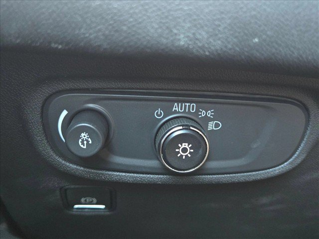 Used 2024 GMC Terrain SLE w/ Driver Convenience Package FWD image 18
