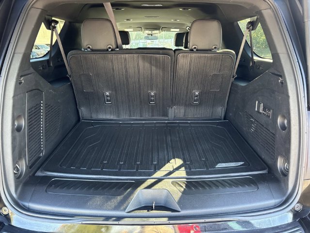 Used 2023 GMC Yukon XL SLT w/ SLT Luxury Package RWD image 12