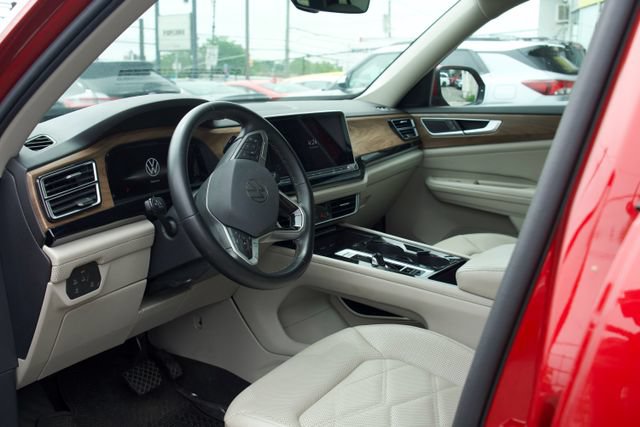 Used 2024 Volkswagen Atlas SE w/ Panoramic Sunroof Package AWD/4WD image 17