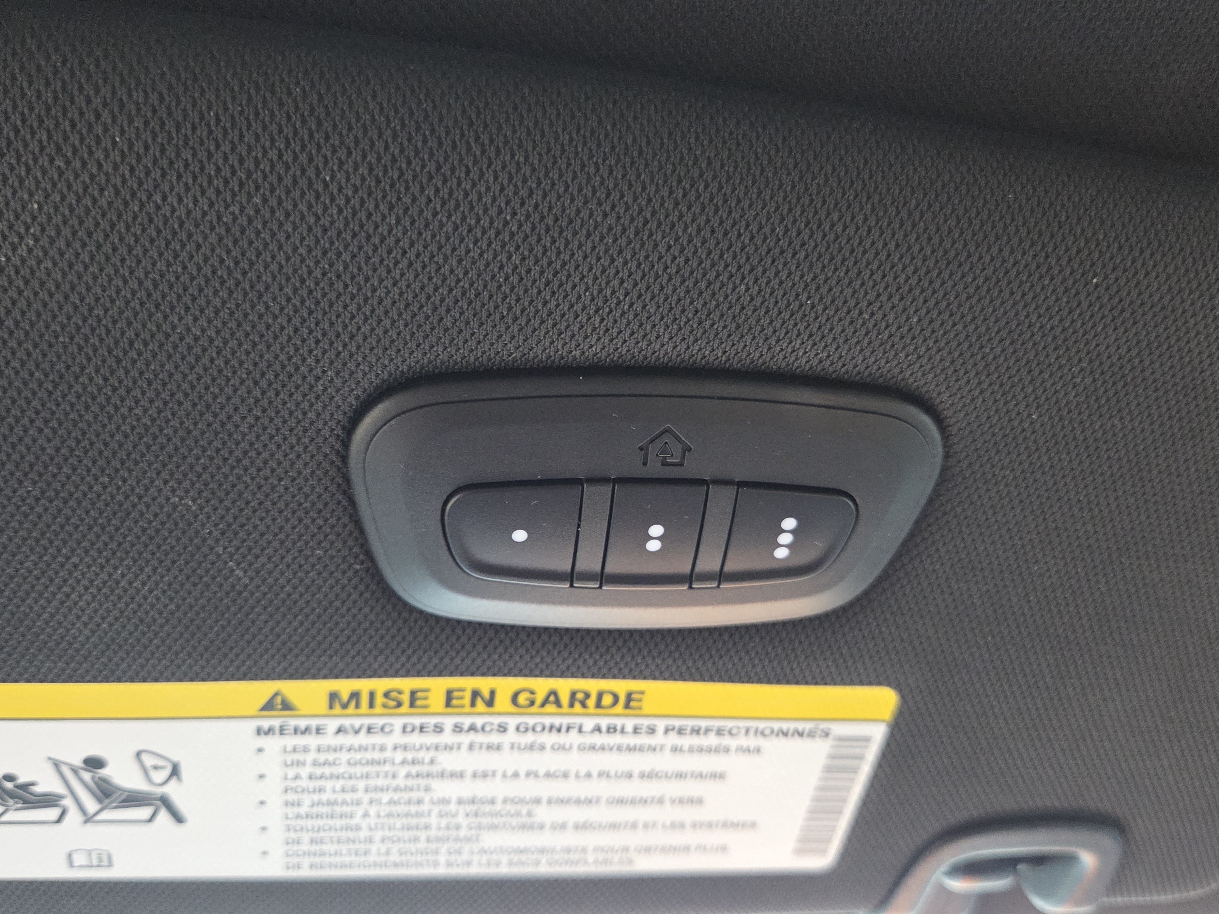 Used 2025 Chrysler Pacifica Limited FWD image 27
