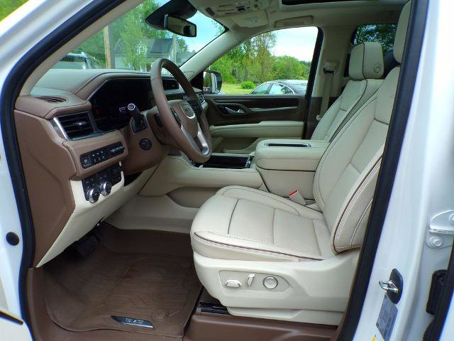 Used 2023 GMC Yukon Denali w/ LPO, Floor Liner Package AWD/4WD image 17