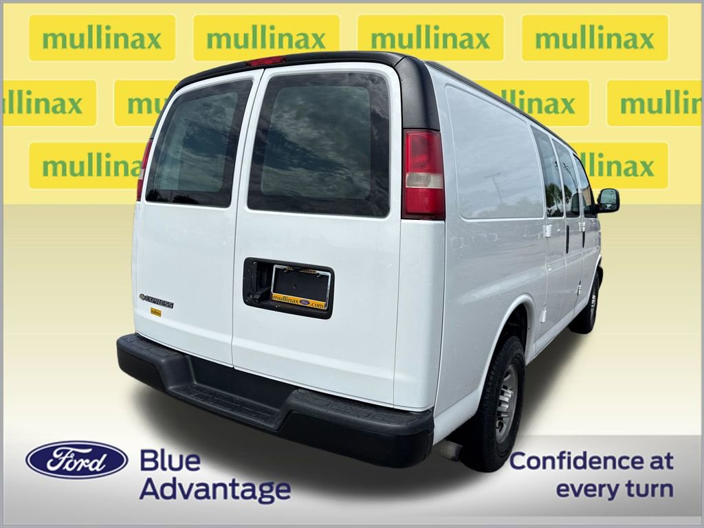 Used 2017 Chevrolet Express 2500 RWD image 4