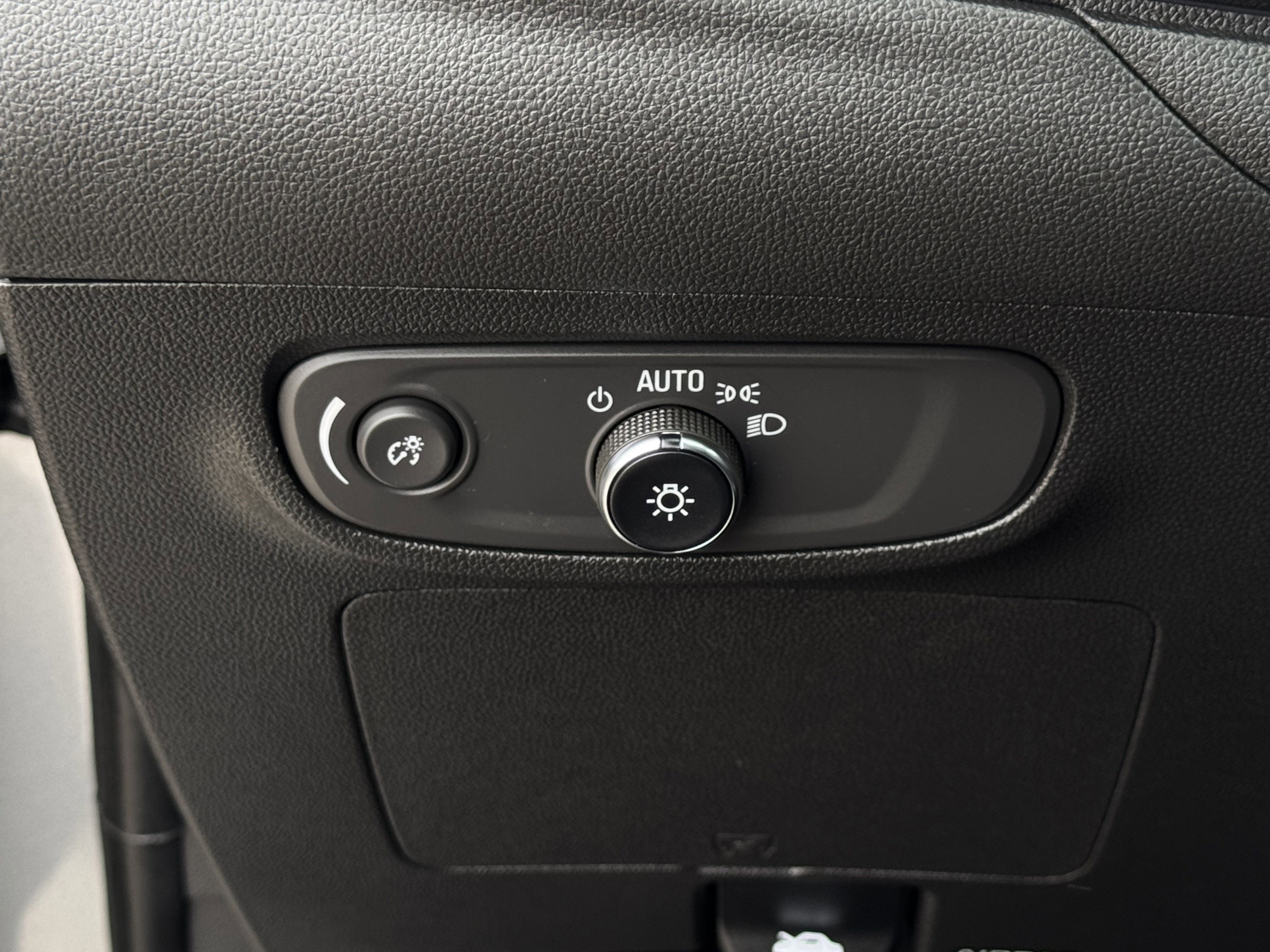 Used 2025 Buick Encore GX Sport Touring w/ Comfort Package image 21