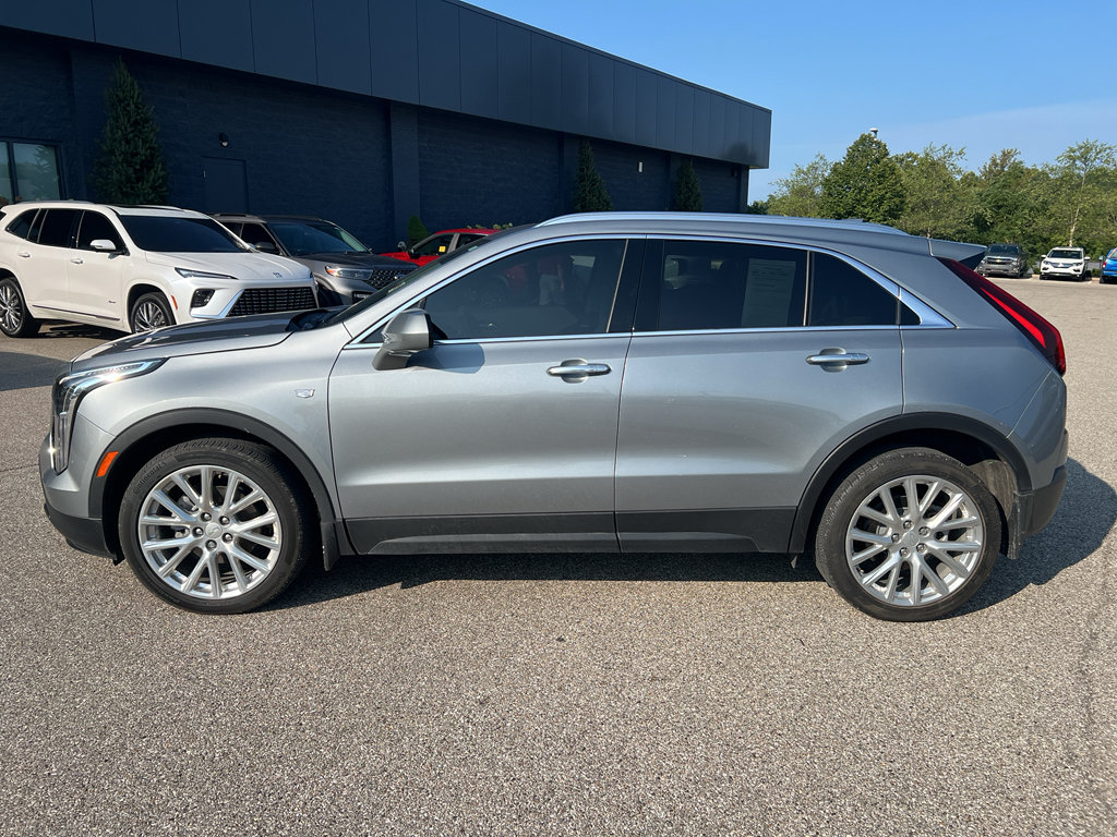 Used 2023 Cadillac XT4 Luxury w/ Cold Weather Package FWD image 4
