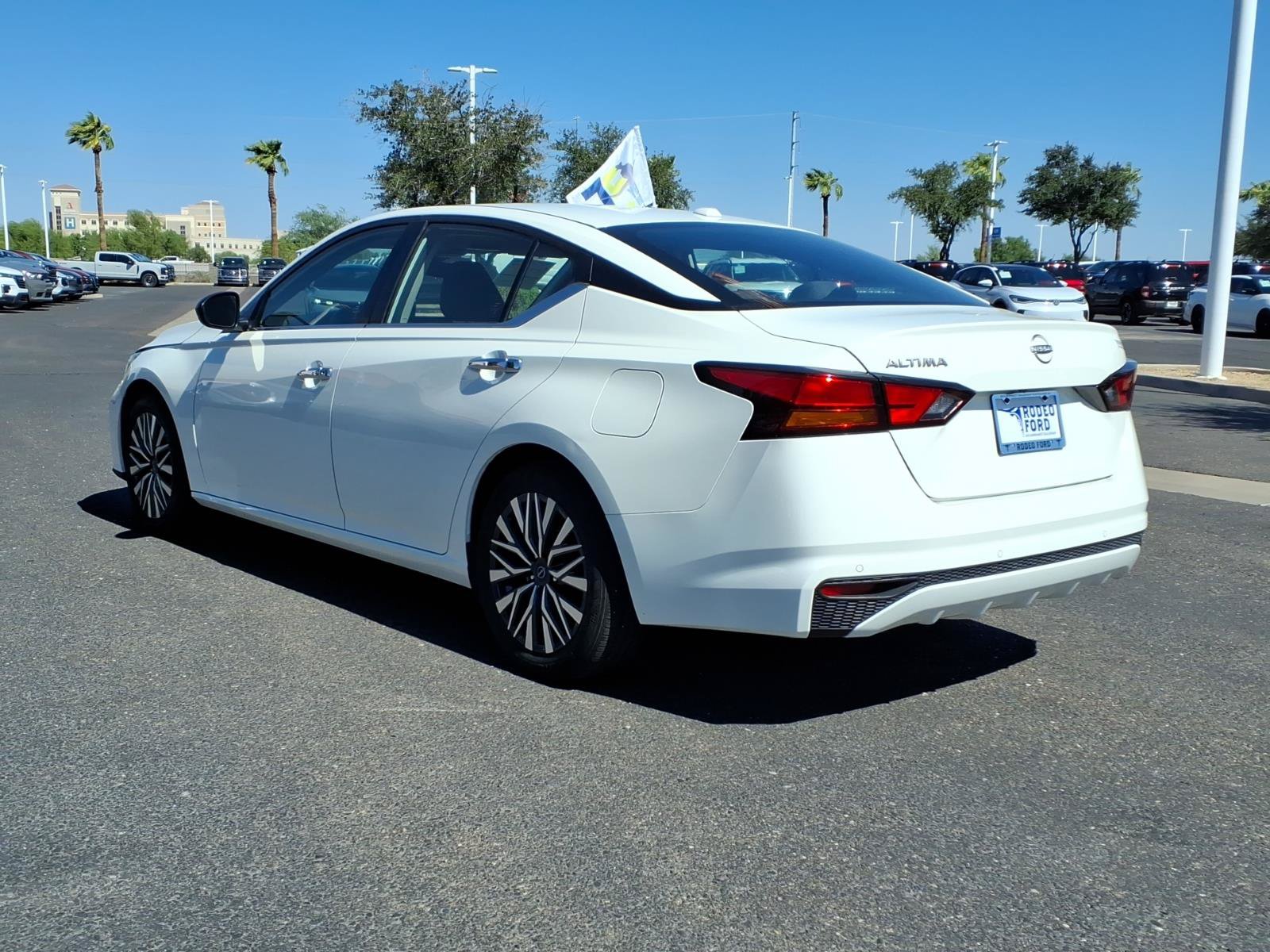 Used 2025 Nissan Altima 2.5 SV FWD image 4