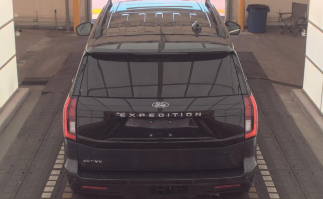 Certified 2025 Ford Expedition Active AWD/4WD image 6