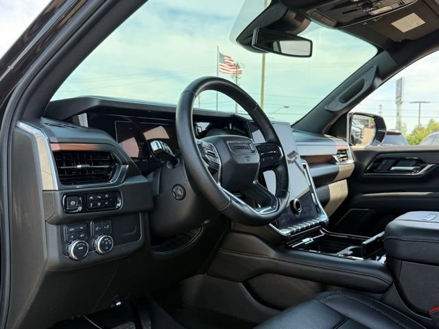 Used 2025 GMC Yukon XL Denali AWD/4WD image 15