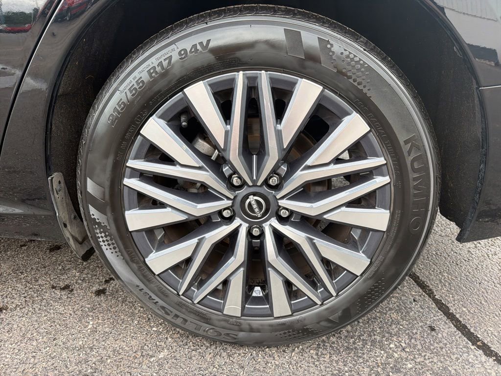 Used 2025 Nissan Altima 2.5 SV FWD image 47