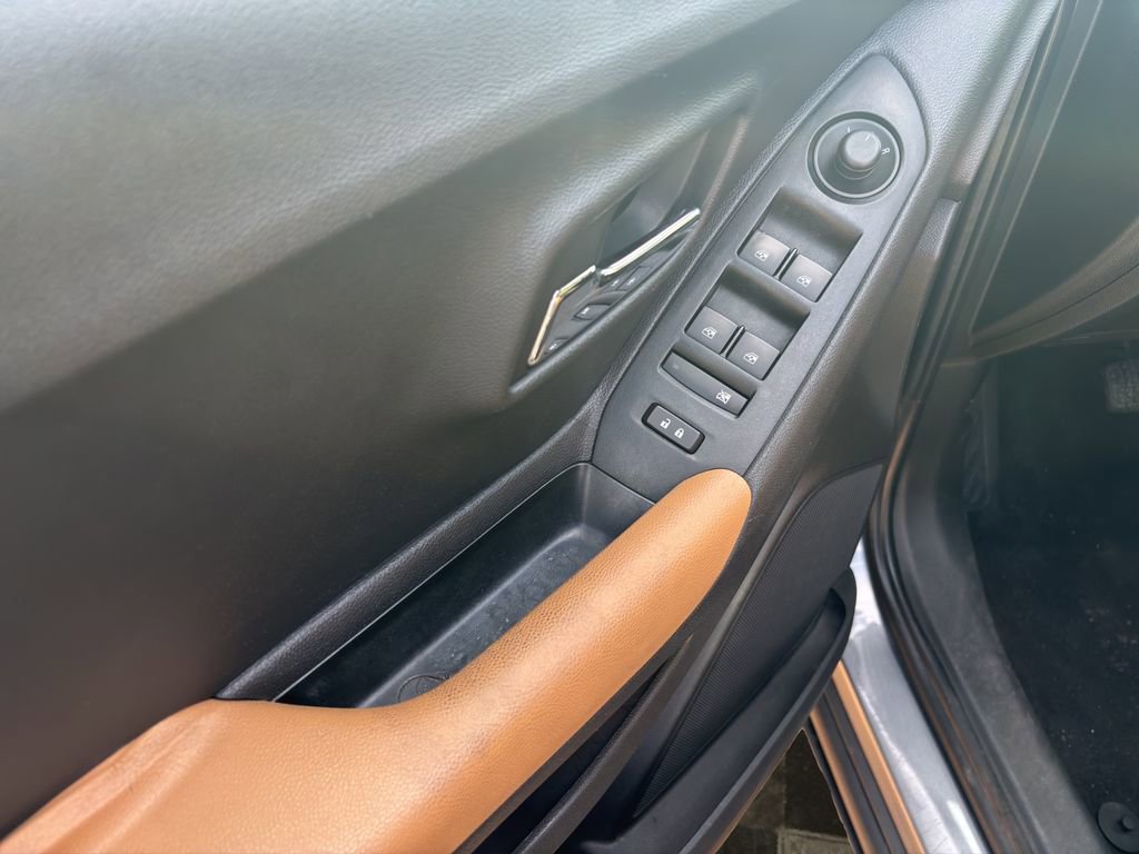 Used 2020 Chevrolet Trax LT w/ LT Convenience Package image 20