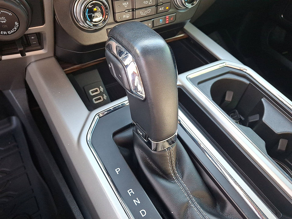 Certified 2019 Ford F150 Lariat w/ Equipment Group 502A Luxury AWD/4WD image 18