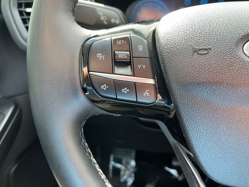 Certified 2023 Ford Escape Platinum w/ Premium Technology Package AWD/4WD image 30