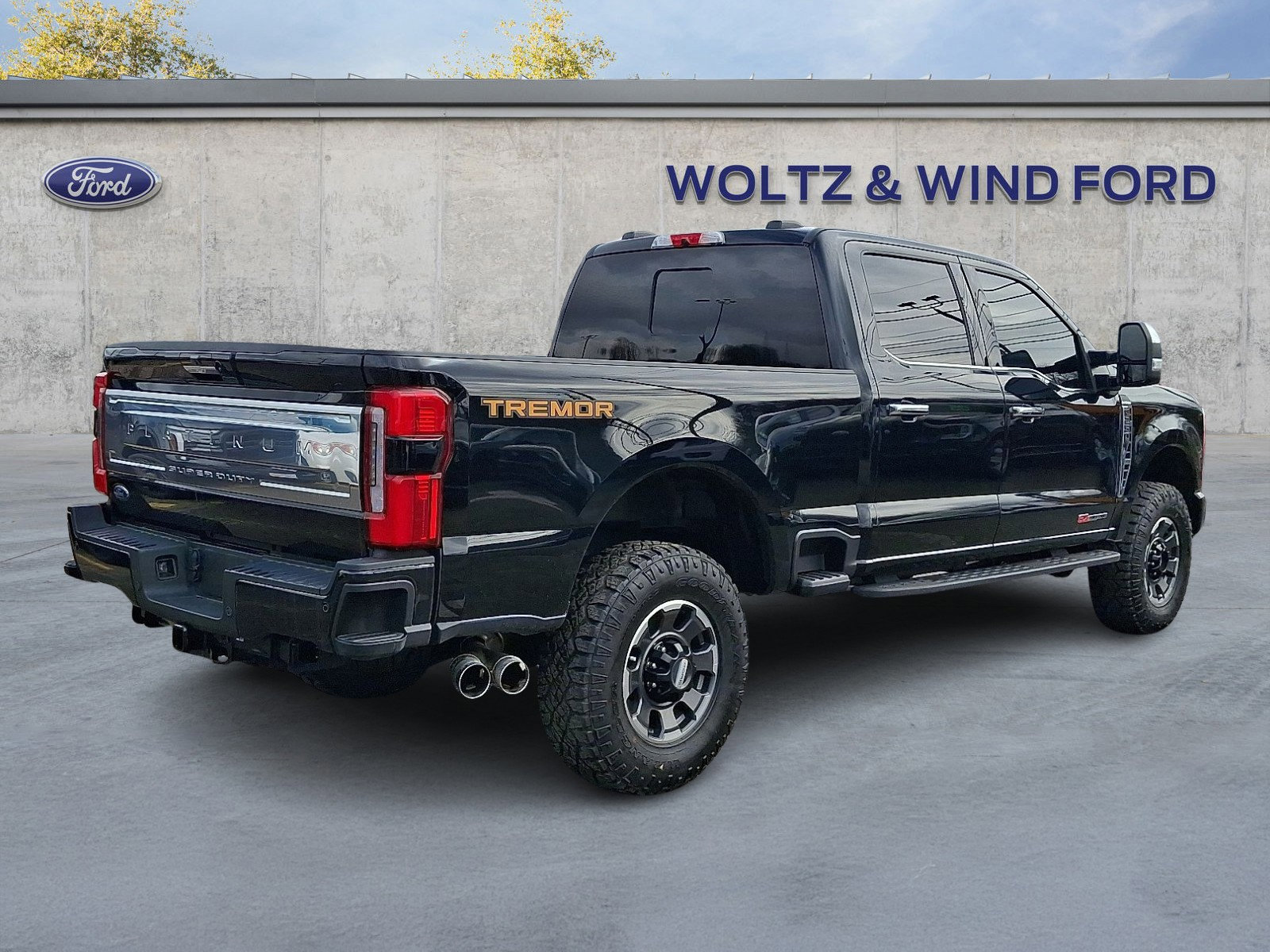 Certified 2024 Ford F250 Platinum w/ Tremor Off-Road Package image 4