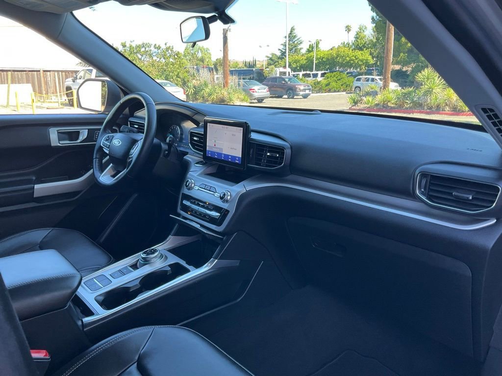 Certified 2022 Ford Explorer XLT w/ Equipment Group 202A image 90