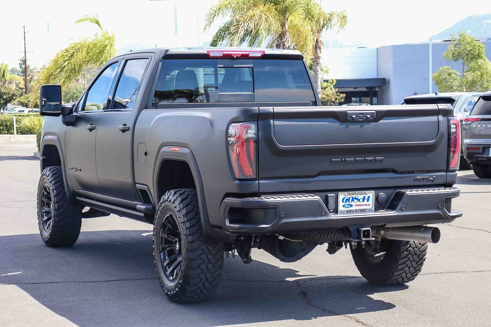 Used 2025 GMC Sierra 2500 AT4 w/ AT4 Premium Plus Package AWD/4WD image 6
