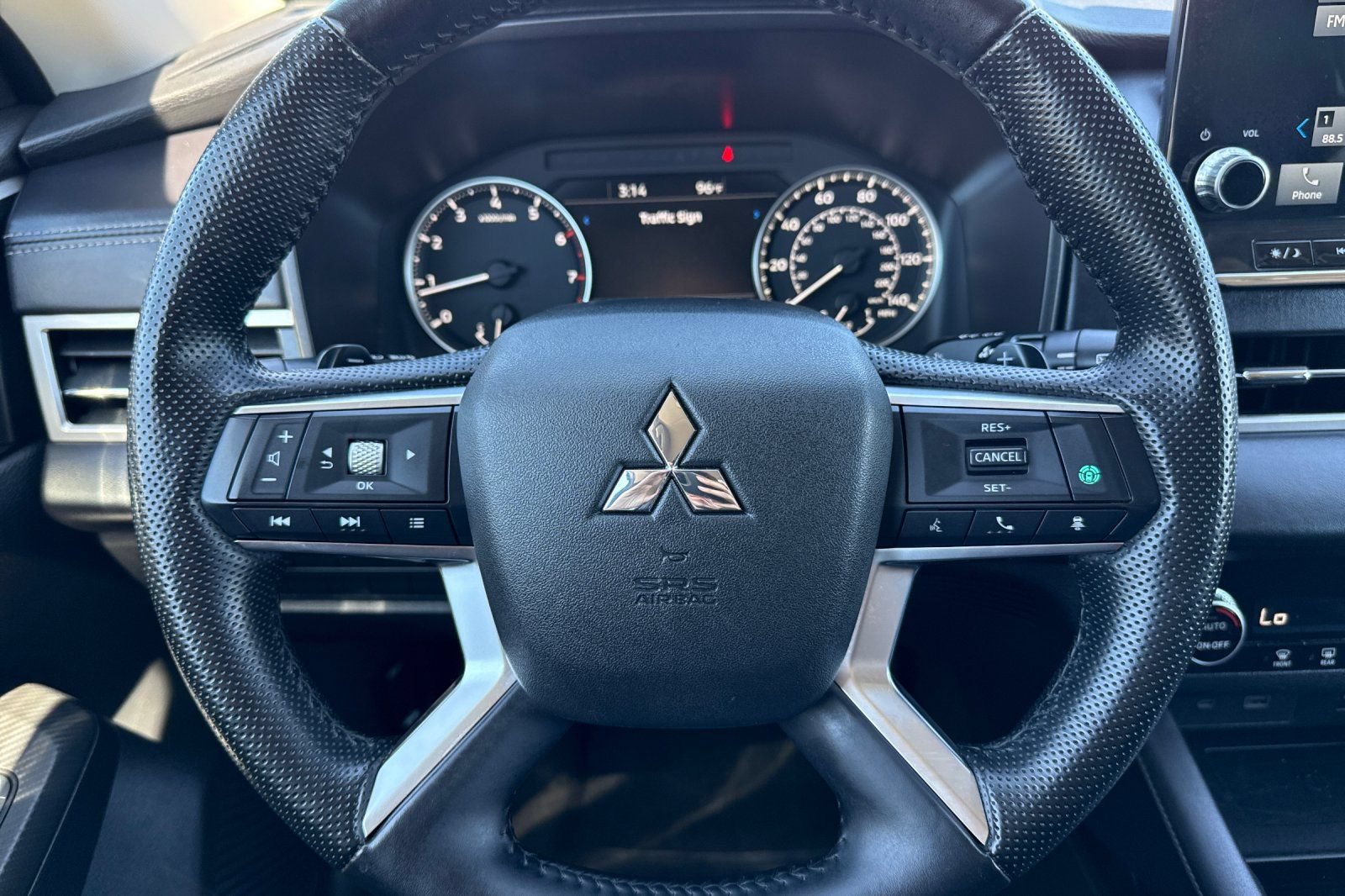 Used 2024 Mitsubishi Outlander SE FWD image 25