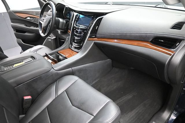 Used 2018 Cadillac Escalade Luxury AWD/4WD image 28