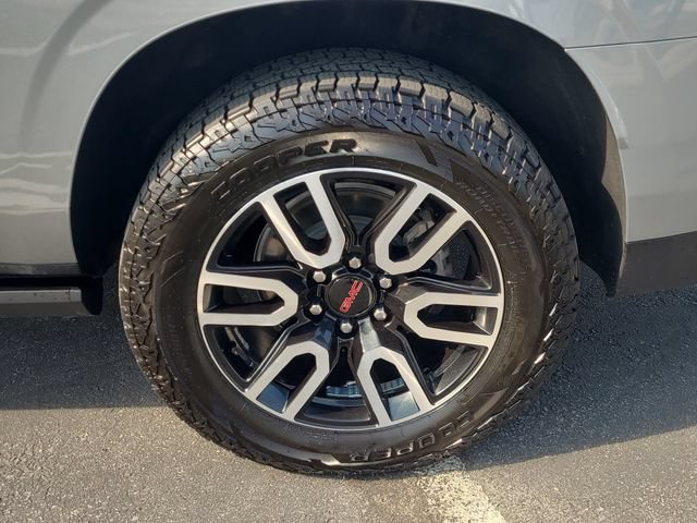 Used 2024 GMC Yukon XL AT4 AWD/4WD image 9