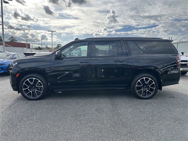 Used 2023 Chevrolet Suburban RST w/ Sport Performance Package image 2