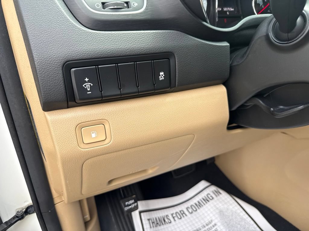 Used 2018 Kia Sedona LX w/ LX Essentials Premium Package FWD image 17
