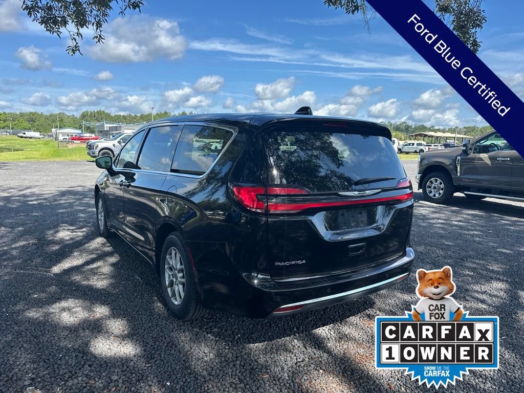 Used 2024 Chrysler Pacifica Touring-L FWD image 4