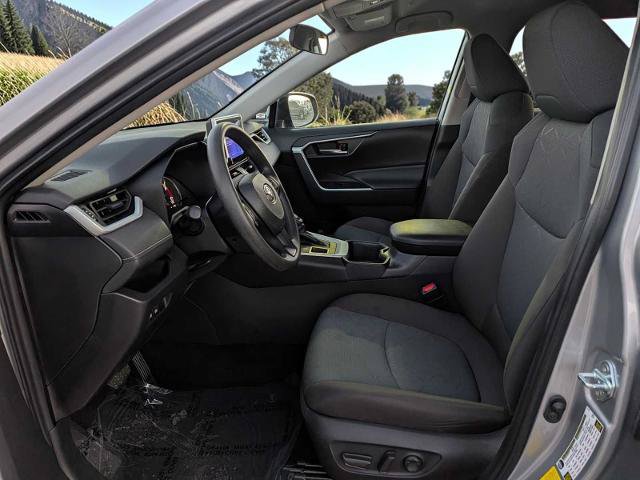 Used 2025 Toyota RAV4 XLE AWD/4WD image 11