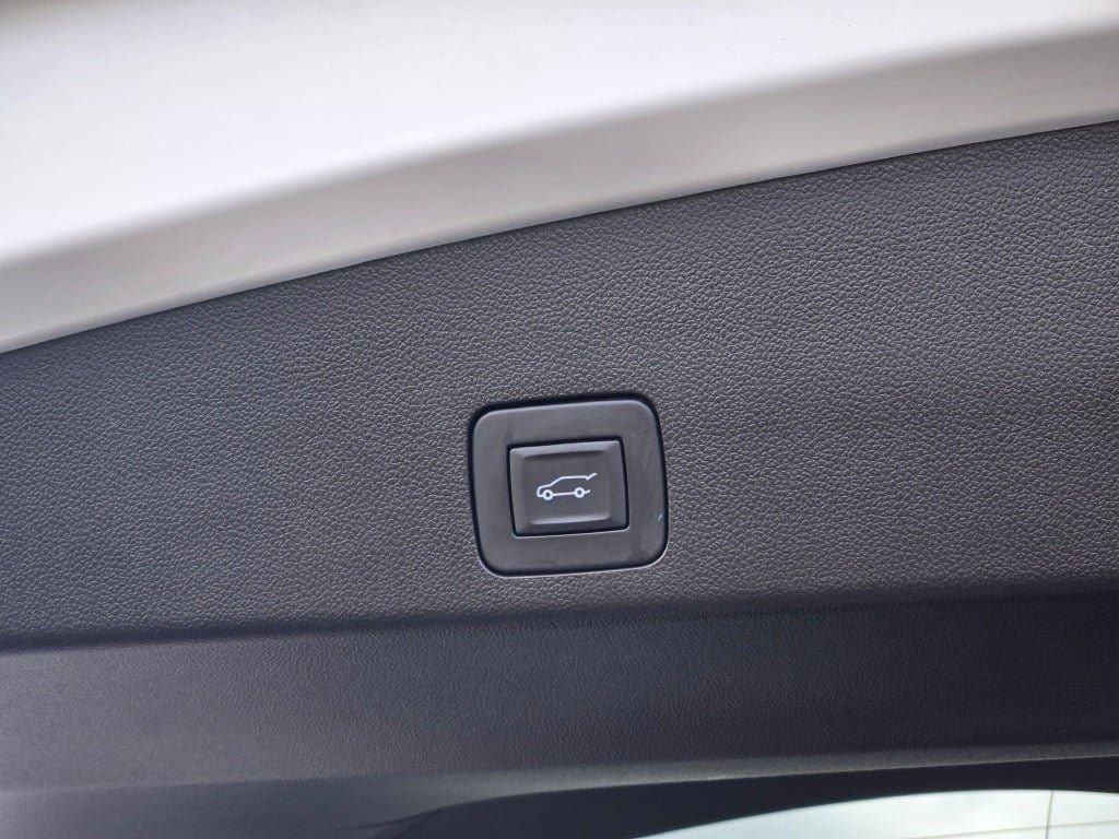 Used 2023 Buick Encore GX Essence w/ Experience Buick Package AWD/4WD image 16
